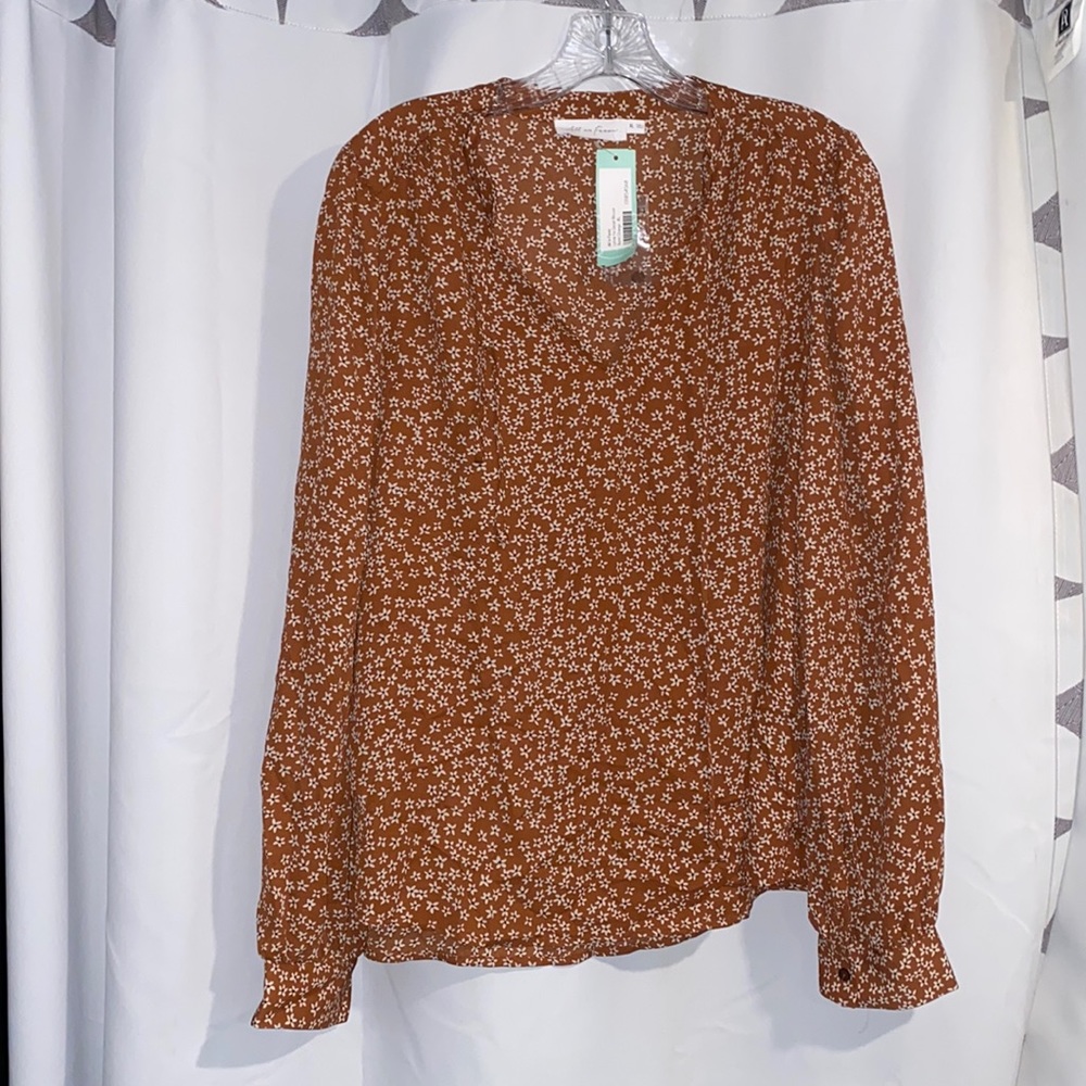Brown Blouse with cream flowers size XL